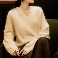 在飛比找蝦皮商城優惠-韓版長袖毛衣 v領毛絨絨針織衫 洋氣寬鬆上衣