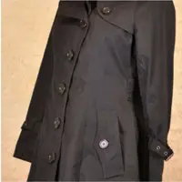 在飛比找PopChill優惠-[二手] Burberry風衣外套