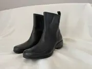 NEW Women’s Merrell Size 10 Spire Zip Waterproof Leather Boot Black