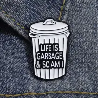 在飛比找蝦皮購物優惠-卡通垃圾桶琺瑯胸針 Life Is Trash 背包徽章送給