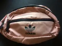 在飛比找蝦皮購物優惠-背過一次Adidas Originals 腰包 胸包 斜背包