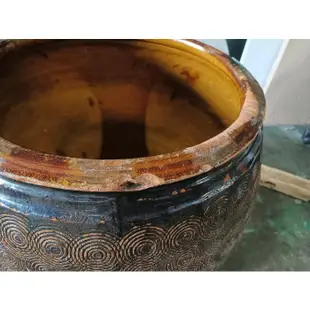 桃園國際二手貨中心-----早期紅磚胎 古董百年水缸 螺旋紋 裝置藝術佈置 電影道具