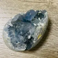在飛比找Yahoo!奇摩拍賣優惠-C679天然天青石 藍晶洞原石 藍水晶簇晶塊 晶體標本 原礦