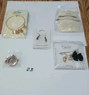 Lot New 5 Pc Hair Barrett Clips & Jewelry Gift Bag White Elephant Grab Bag #23
