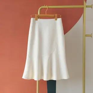 米白色魚尾裙半身裙女春夏2023新款小眾設計感包臀裙中長款一步裙