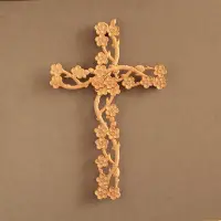 在飛比找Yahoo!奇摩拍賣優惠-中國梅藝術十字架義樹家工藝品鏤空木藝十字架創意墻掛壁飾