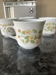 (4) 1983 Strawberry Sundae Corelle Corning Wear Coffee Tea Mug Cup Vintage Pyrex