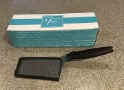 Tara At Home Cake/Pie Cutter. Newton Box. ￼