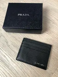 在飛比找Yahoo!奇摩拍賣優惠-超新真品 Prada 黑色 信用卡夾 6卡夾 可放鈔票