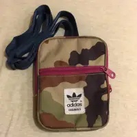 在飛比找蝦皮購物優惠-Adidas隨身方便型迷彩小斜背包❤️