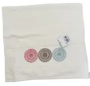 Avanti Emmeline Cotton Embroidered Medallion 16" x 27" Hand Towel - Cream