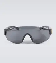 [Fendi] Fendi Sport Baguette sunglasses One Size black