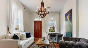 Modern Victorian House - 5mins To FQ