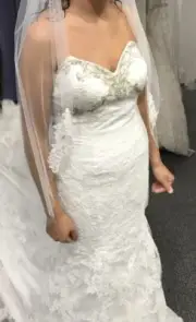 DaVinci Wedding Dress + Earrings, Size 10, New, No Alterations