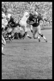 Green Bay Packers Jim Taylor carries the ball during the Chicago B- Old Photo 3