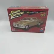Johnny Lightning 1964 Pontiac GTO 1:25 Scale NEW