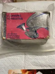 VINTAGE 1979 SET OF STAR TREK CLEANSING TOWELETTES IN A BOX