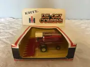 ERTL 1/80 SCALE DIE-CAST INTERNATIONAL COMBINE WITH CORN HEADS PART# 1520-141H