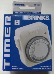 Brinks 42-1020 Mechanical Timer Grounded Plug 120V For Indoor Use Only NEW