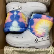 Crocs M4/W6 Classic Lined Neo Puff Tie Dye Boots Mineral Blue Women's 6