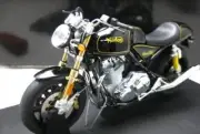 1/12 AUTOart 12163 NORTON - COMMANDO 952 2005 - BLACK, New