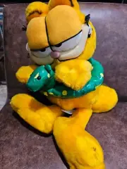 Garfield stuffed and snake float