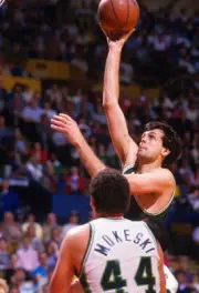 Boston Celtics Kevin Mchale Makes A Jumpshot 1980 Basketball Photo