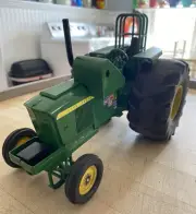 1/16 Scale John Deere Pulling Tractor