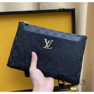 RI二手Louis Vuitton LV路易威登 LV 聯名設計款手拿包 男用 晚宴手拿包 Lv長夾包包