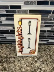 Bachmann HO Scale Two Lighted Lamp Posts #42411 NEW