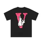 VLONE X RABBIT BLACK/WHITE T-SHIRT 兔子聯名粉色字母印花短袖短T 短袖 潮牌 潮流穿搭