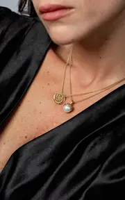 [Nada Ghazal] Rose Mini 18K Yellow Diamond Necklace