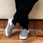 范斯 HITAM PUTIH AEH VANS SLIP ON SHOES 黑色國際象棋白色男士男孩運動RUNNING