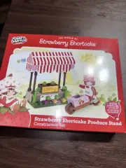 The World Of Strawberry Shortcake Produce Stand Snap & Switch Construction Set