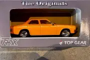 TRAX 1:43 (TR17C) Holden HQ KINGSWOOD 4 door - Yellow