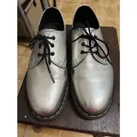 在飛比找PopChill優惠-[二手] DR.MARTENS 馬丁 三孔 銀色