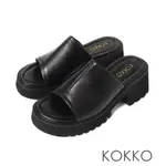 KOKKO極簡風格真皮寬版一字厚底涼拖鞋黑色
