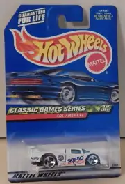 Sol-Aire CX4 Group C-Styled Race Car Hot Wheels 1999-983 Classic Games Skip-Bo