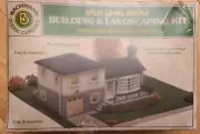 Bachmann 2552 Plasticville Split-Level House HO Scale Building Landscaping Kit