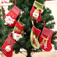 在飛比找樂天市場購物網優惠-聖誕裝飾紅綠雙色豆豆眼絨毛可吊聖誕禮物襪/掛飾/禮物袋(小號