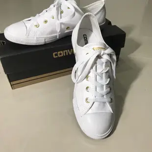 Nike白色帆布鞋