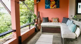 Casa Del Arte - rooms with private and shared bathrooms