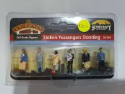 Bachmann Scenecraft 36-044 Station Passengers Standing OO scale