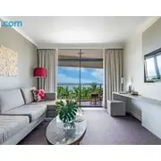 Breezy Harbourfront Resort With Seaviews & Pool