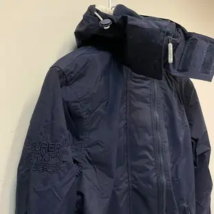 跩狗嚴選 加厚保暖 極度乾燥 Superdry Sherpa 經典款 風衣 外套 深藍白 三排拉鍊 繡字Logo 超低調