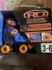ROLLER DERBY ADJUSTABLE KIDS SKATES (Size 3-6)