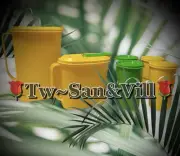 Tupperware Pitcher Set