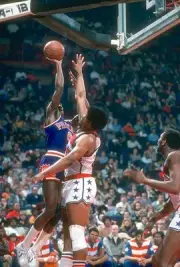 Walter Davis Phoenix Suns shoots over Wes Unseld Washington Bullet- Old Photo