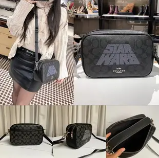 美國正品COACH F68168、F39856、限量經典-黑色大馬車LOGO、新款色滿版卡其粉、白拚天藍色大馬車、素黑金色-(荔紋全真皮)、滿版棕咖色、經典墨綠色大馬車-(大號)雙層拉鏈、相機包、斜背包、側背包-(均可放長夾).& 限定版-星際大戰 聯名款~黑灰色C Logo-(大號) 雙層拉鍊相機包 (頭層真皮+防刮皮款) ★【是款簡約實用耐裝 百搭時尚、均可放長夾-(100%正品直購於美國Outlet專櫃場】.*vivi shop*