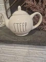RAE DUNN Steep Teapot Preowned Unused eight cups (64 oz) Excellent Condition